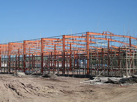 Steel frame erection of a prefabricated industrial building